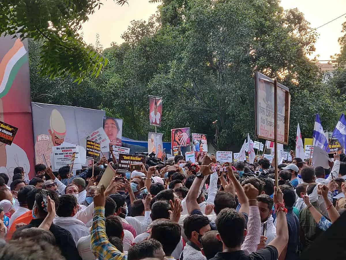 #JantarMantar: हाथरस कांड के खिलाफ जंतर मंतर पर प्रदर्शन-बड़ी हस्तियां मौजूद