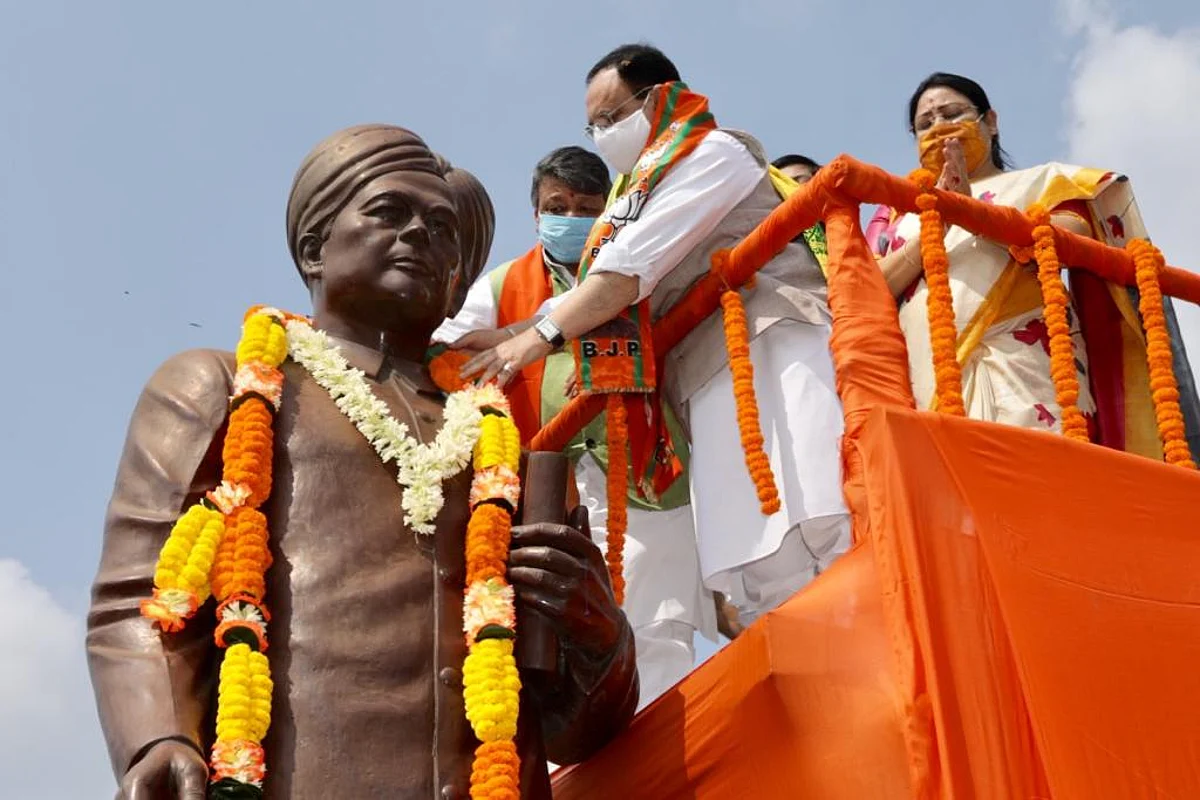 पश्चिम बंगाल दौरे पर जेपी नड्डा-ठाकुर पंचानन बरमा की प्रतिमा पर चढ़ाई माला