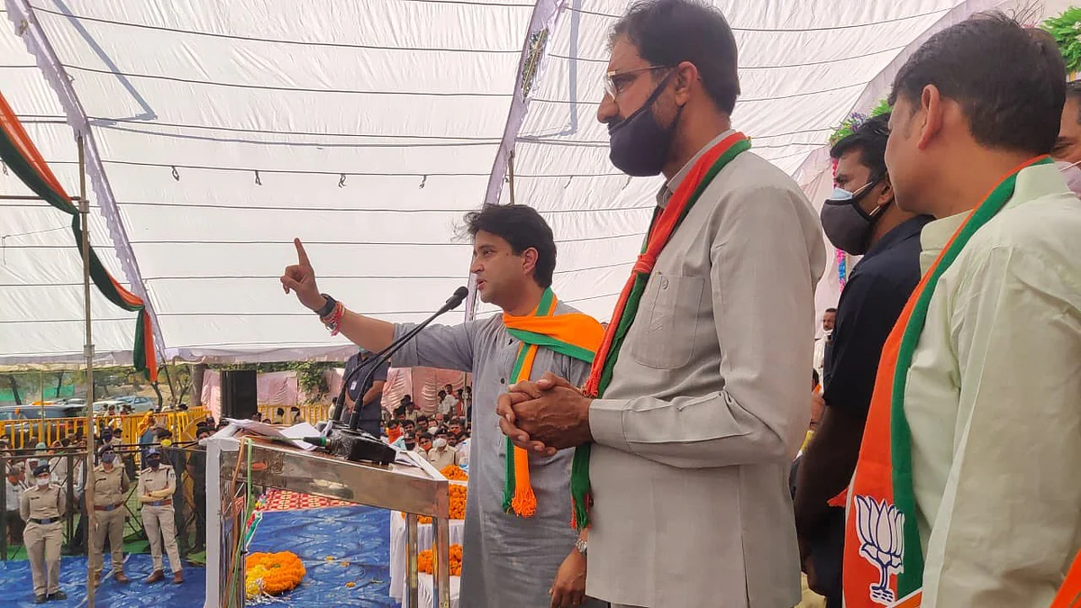 अशोकनगर : सिंधिया ने कमलनाथ पर बोला जमकर हमला कहा "हाँ, मैं कुत्ता हूं"