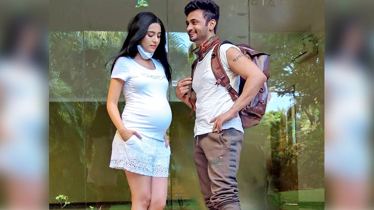 Amrita Rao baby bump photo viral