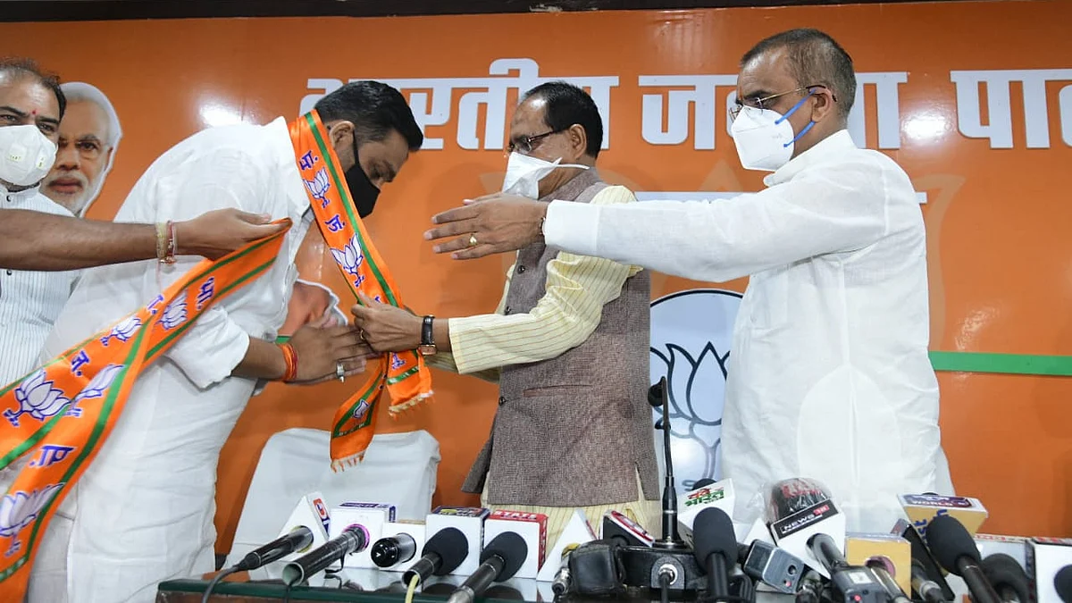 उपचुनाव से पहले कांग्रेस को लगा झटका, MLA राहुल सिंह लोधी BJP में शामिल