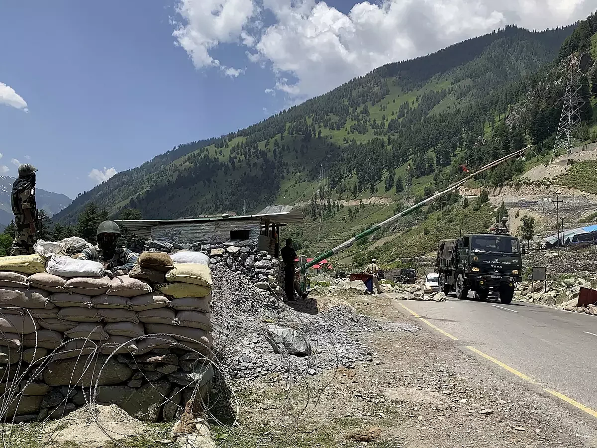 भारत ने पेश की इंसानियत की मिसाल-सीमा में घुसे चीनी सैनिक को वापस लौटाया