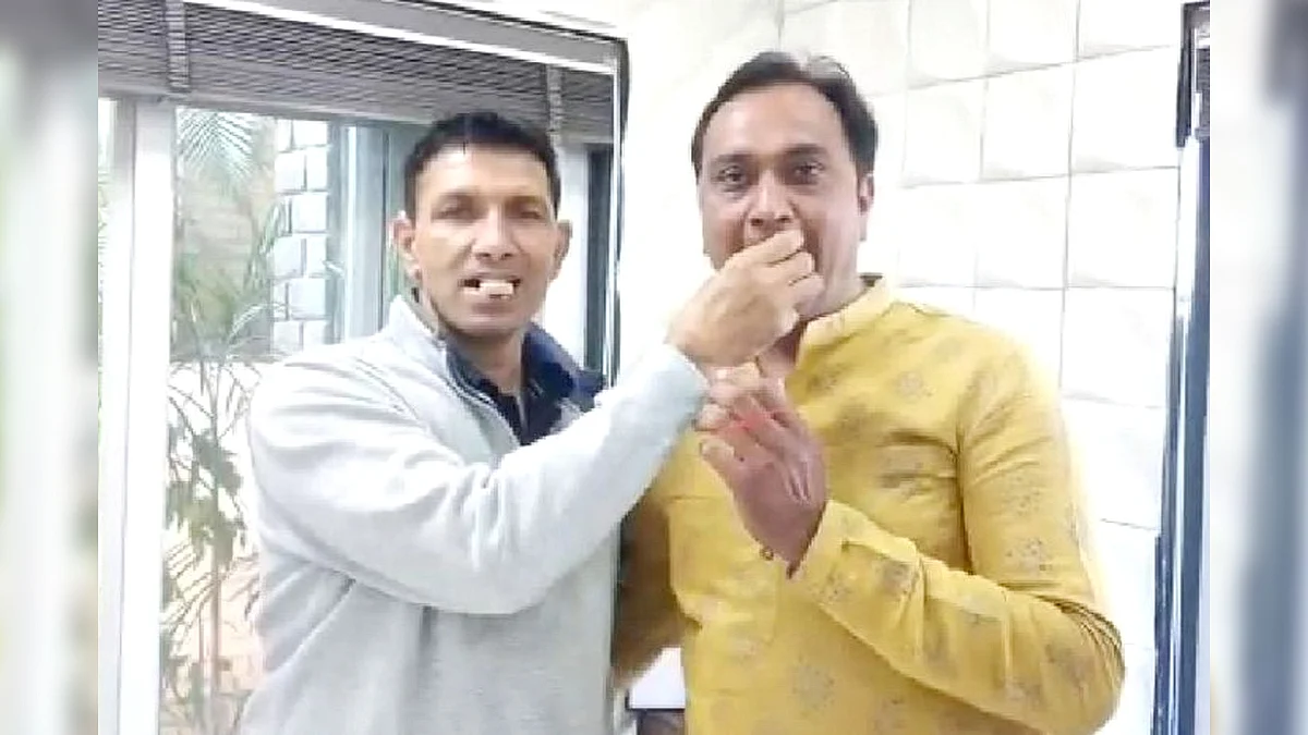 पूर्व मंत्री पटवारी मिलने पहुंचे BJP नेता जीतू जिराती, करवाया मुंह मीठा