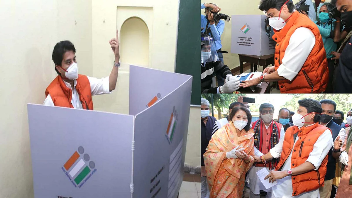 ग्वालियर में सिंधिया ने डाला वोट, कहा- BJP सभी 28 सीटों पर जीत हासिल करेगी