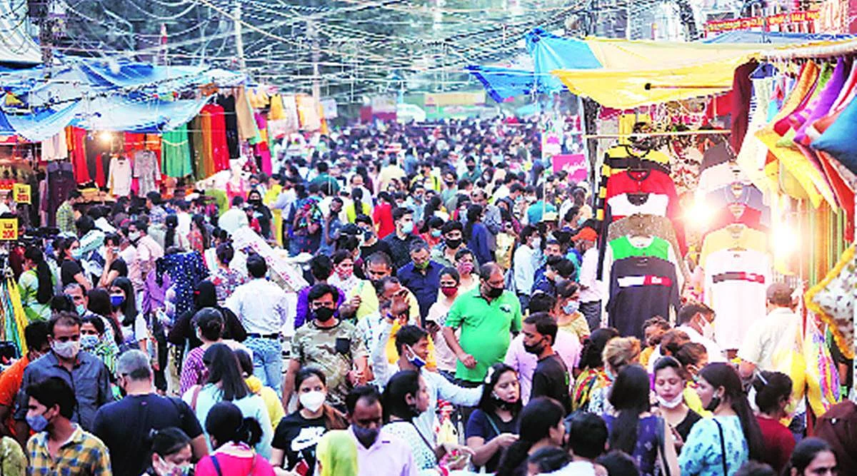 ग्वालियर : कोरोना का डर खत्म, बाजार में सैलाब और जाम