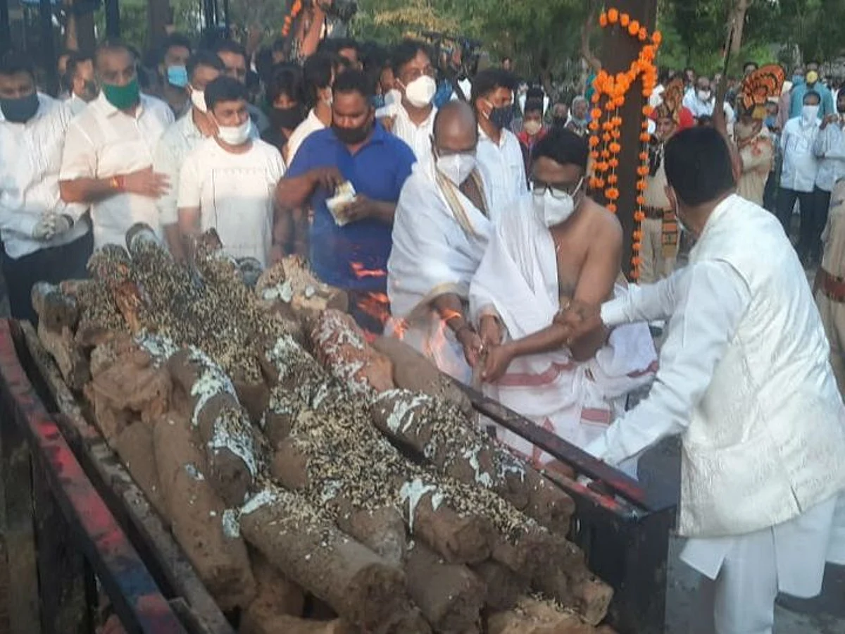 कैलाश सारंग पंचतत्व में विलीन, हजारों लोग ने नम आंखों से दी अंतिम विदाई
