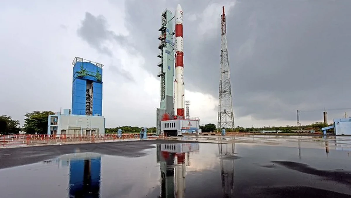 कोरोना के बीच ISRO का कमाल, PSLV-C49 रॉकेट से 10 सैटेलाइट किए लॉन्च