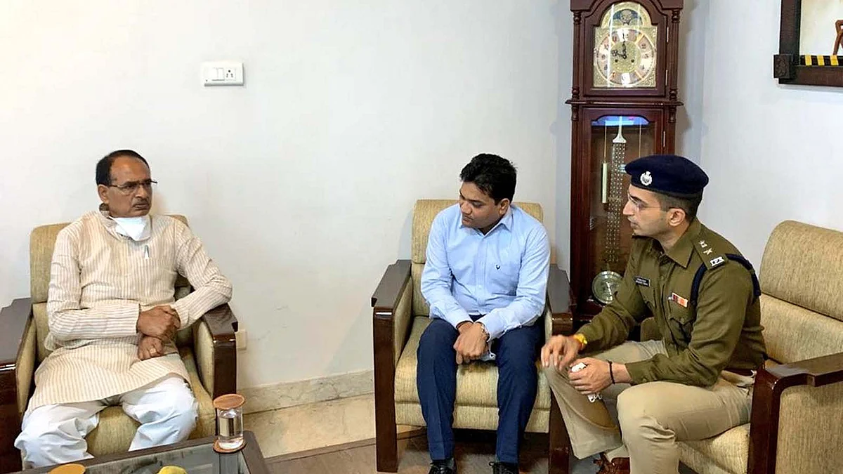 सीएम ने बालाघाट जिले के कलेक्टर-एसपी के साथ की बैठक, इन मुद्दों पर की चर्चा