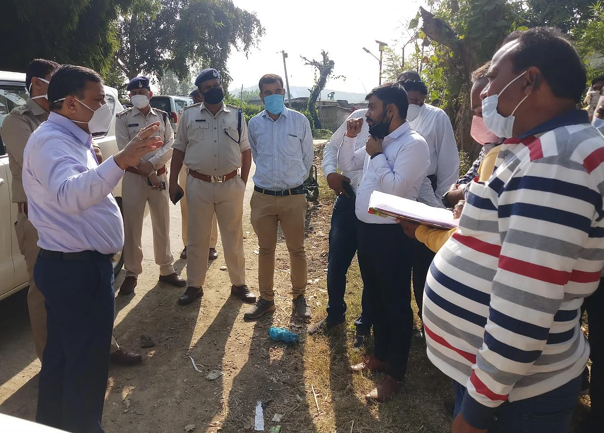 सीधी : कलेक्टर एवं पुलिस अधीक्षक ने किया कन्टेनमेंट जोन का निरीक्षण