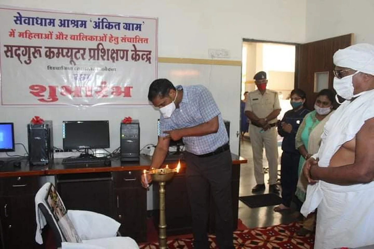 कलेक्टर आशीष सिंह ने सद्गुरू कम्प्यूटर प्रशिक्षण केन्द्र का किया शुभारंभ