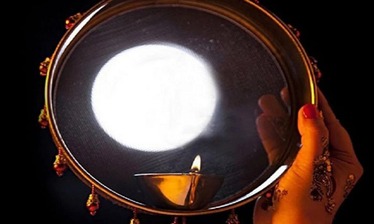इंदौर : आज महिलाएं रखेंगी अपने पति की लंबी आयु के लिए व्रत