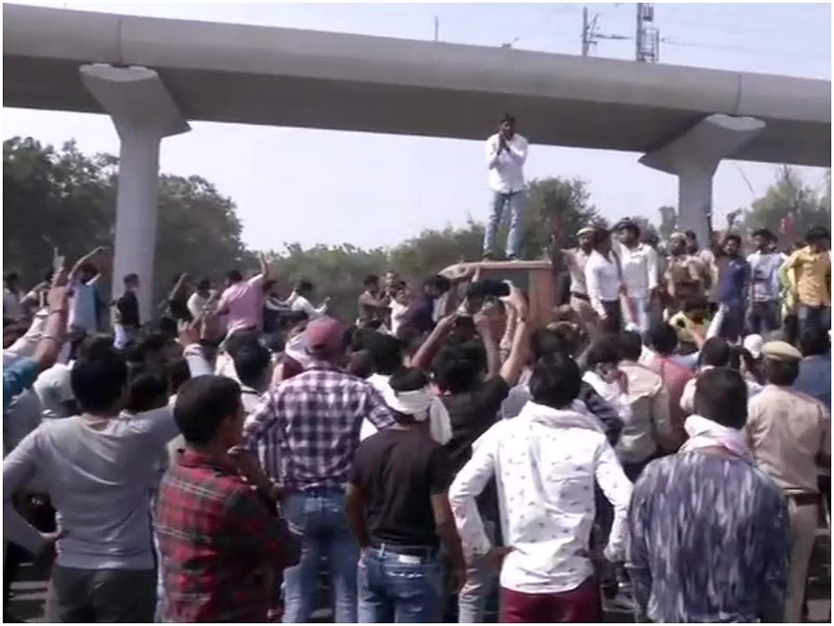 हरियाणा: निकिता हत्याकांड पर गुस्साई भीड़ का हंगामा-पुलिस पर बरसाए पत्थर