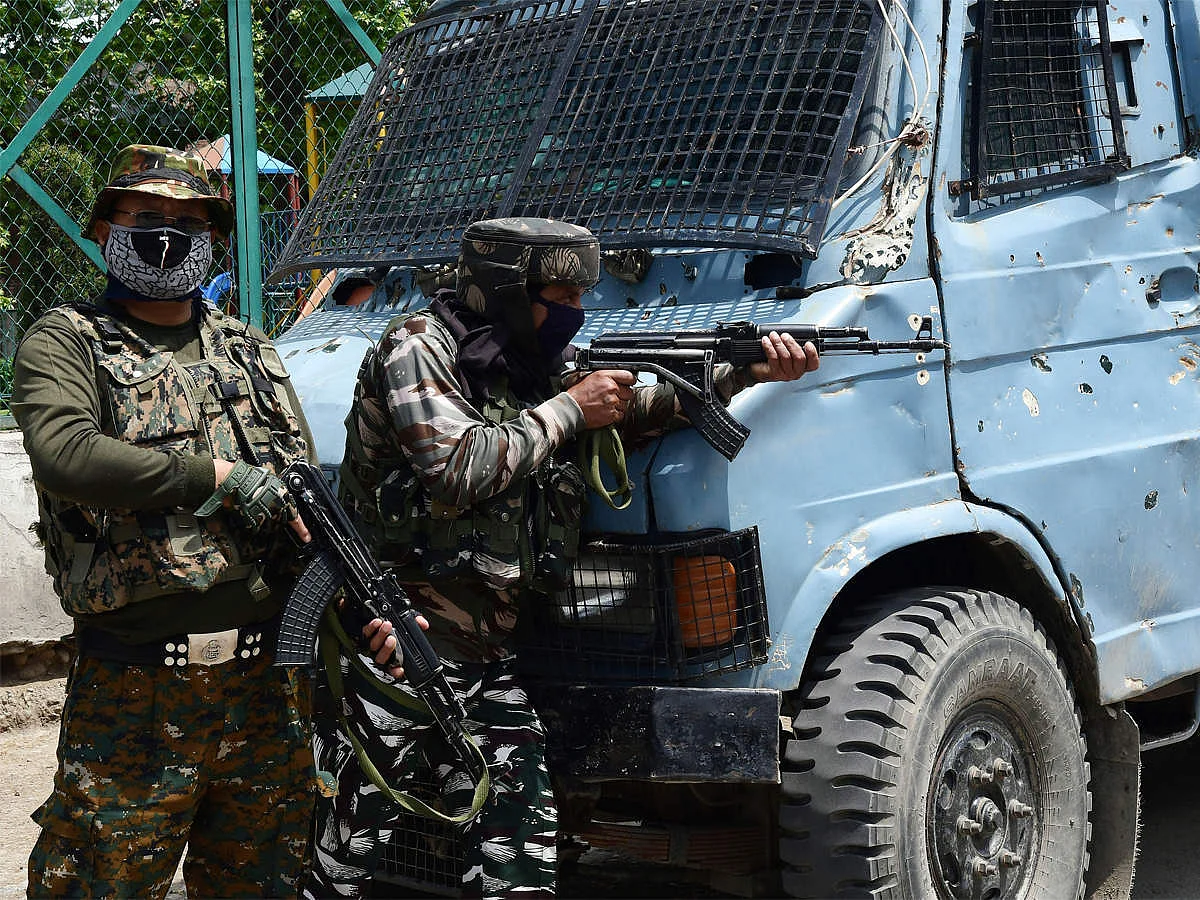 J&K: श्रीनगर एनकाउंटर में हिजबुल मुजाहिदीन का टॉप कमांडर सैफुल्ला ढेर