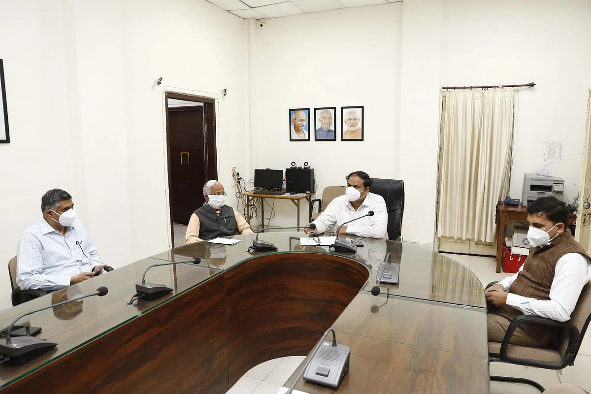 जबलपुर : कोरोना से बचाव की बेहतर तैयारी करें: कलेक्टर