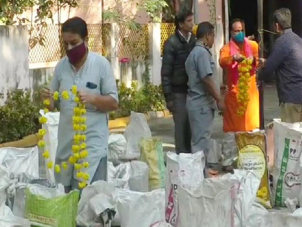 इंदौर : कोरोनाकाल में एकत्रित हुईं एक क्विंटल अस्थियां नर्मदा में विसर्जित