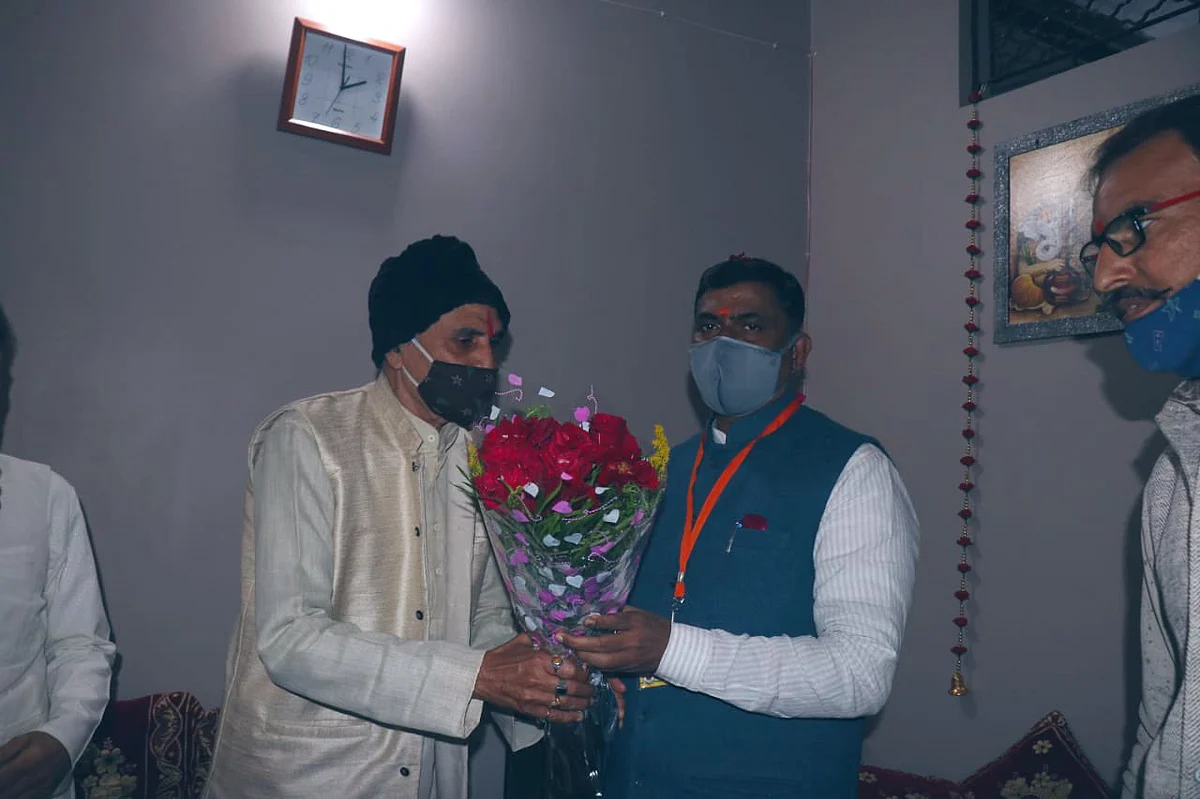 श्री राव पूर्व विधायक एवं पूर्व जिला अध्यक्ष मदनलाल त्यागी से मिले
