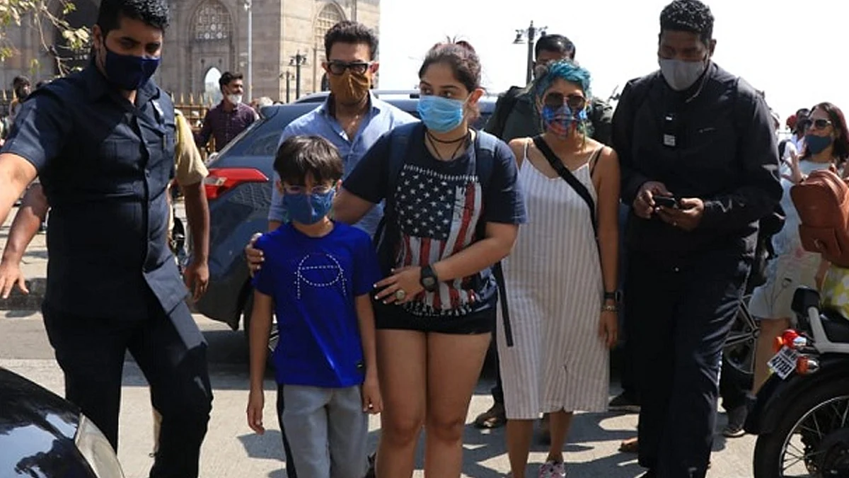 शूटिंग से वक्त निकालकर फैमिली संग गेटवे ऑफ इंडिया पहुंचे आमिर खान