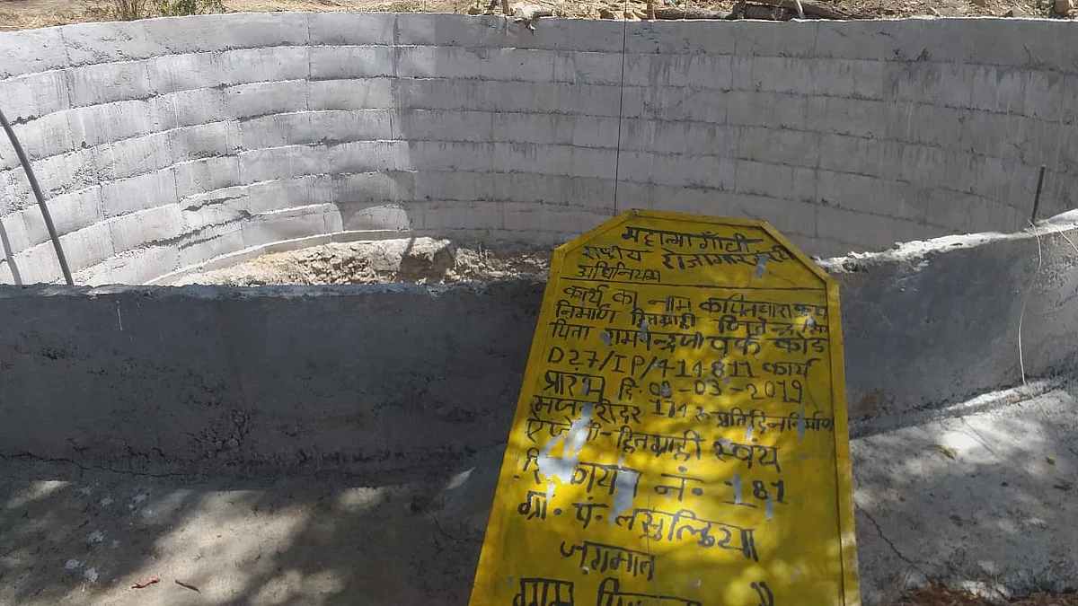 इस बोर्ड के कारण कुएं का इतिहास खतरे में पड़़ गया है।