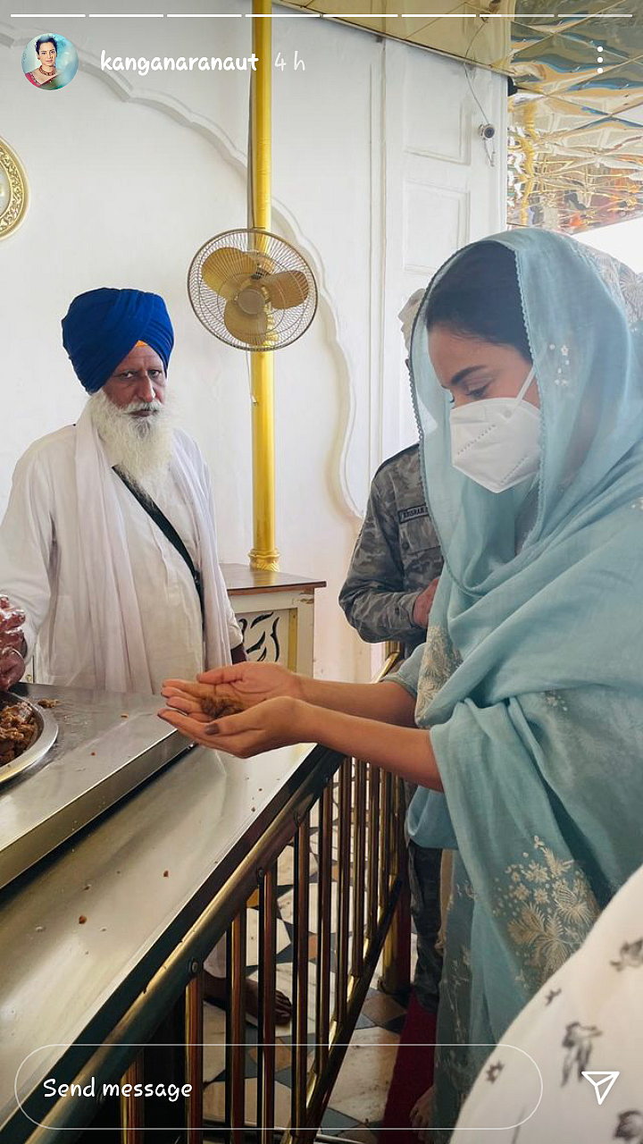 परिवार संग गोल्डन टेंपल पहुंचीं कंगना रनौत, कहा- दिव्यता देखकर हैरान हूं
