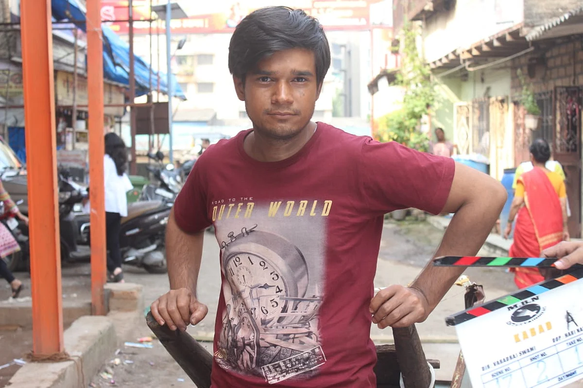 रिव्यू- पैसे, प्यार और धोखे की दिलचस्प कहानी है 'कबाड़ द कॉइन'