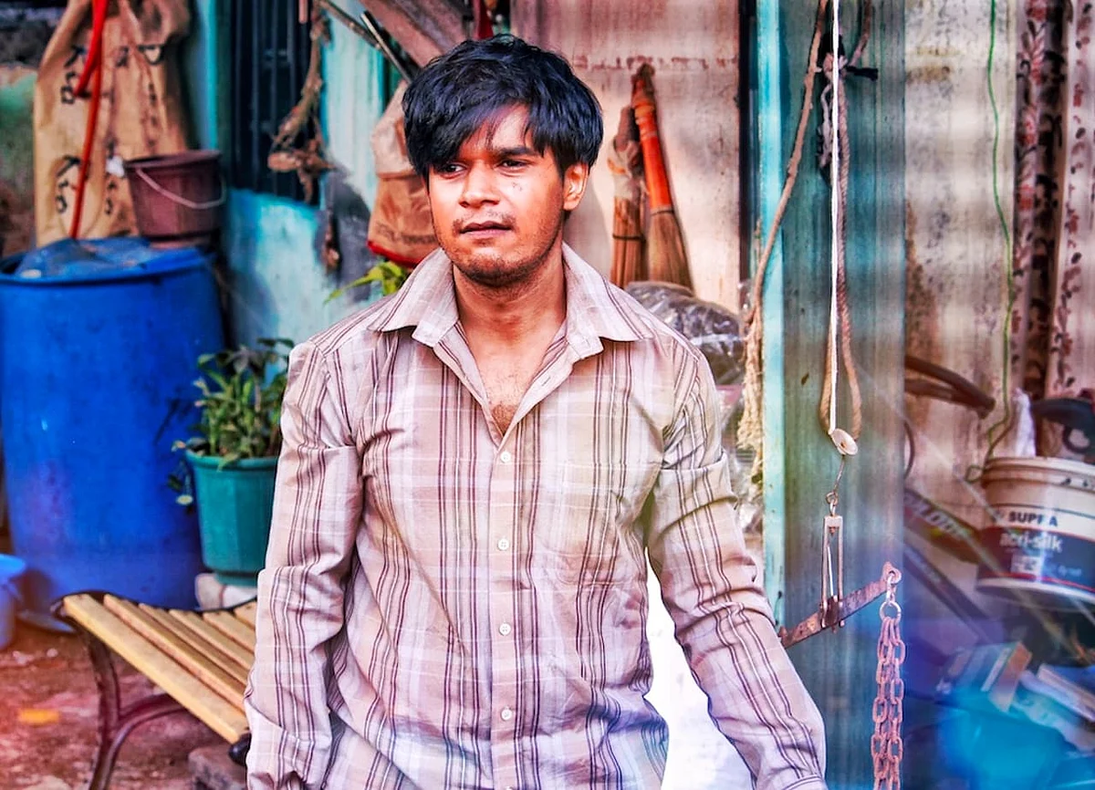 रिव्यू- पैसे, प्यार और धोखे की दिलचस्प कहानी है 'कबाड़ द कॉइन'