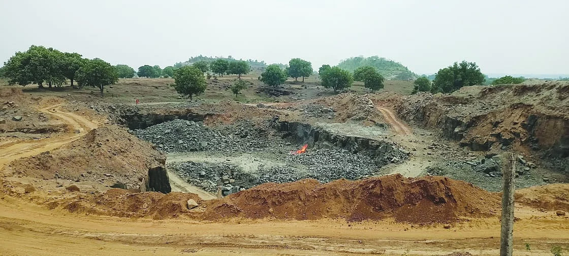 खनिज कारोबारियों ने लांघी सरहदें