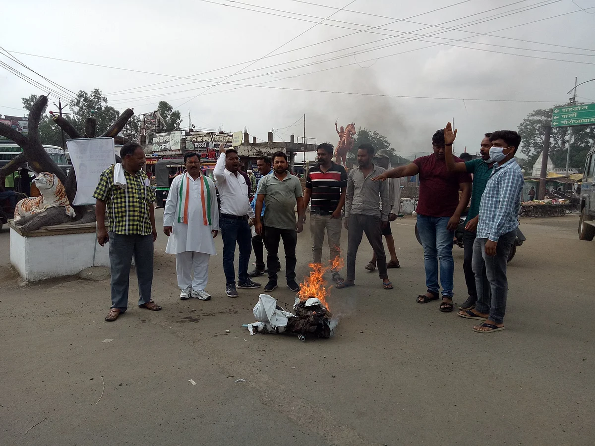 डिंडोरी विधायक के साथ पुलिस प्रशासन द्वारा की गई बदसलूकी