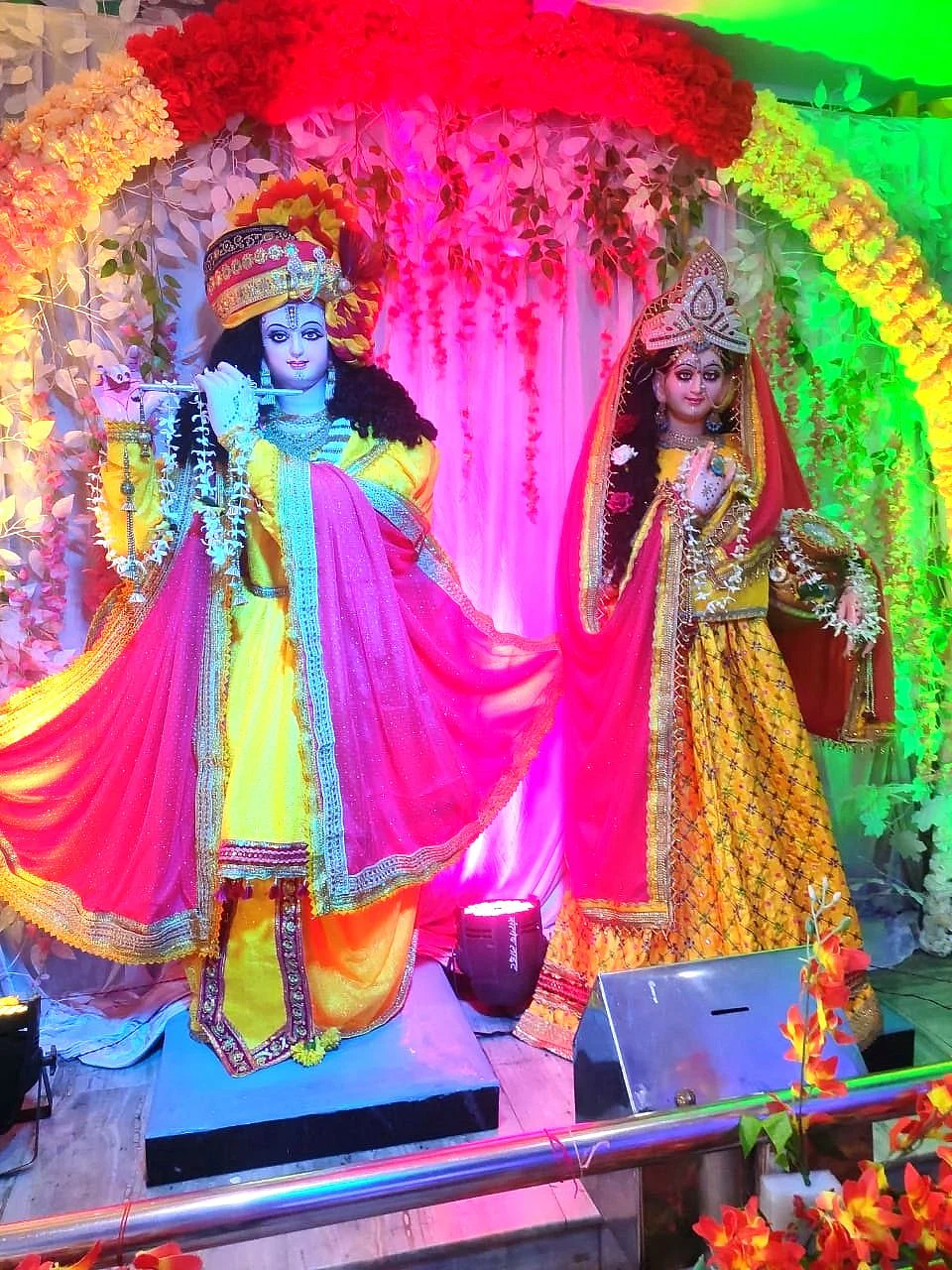इटारसी : सजाई गई झांकी ।