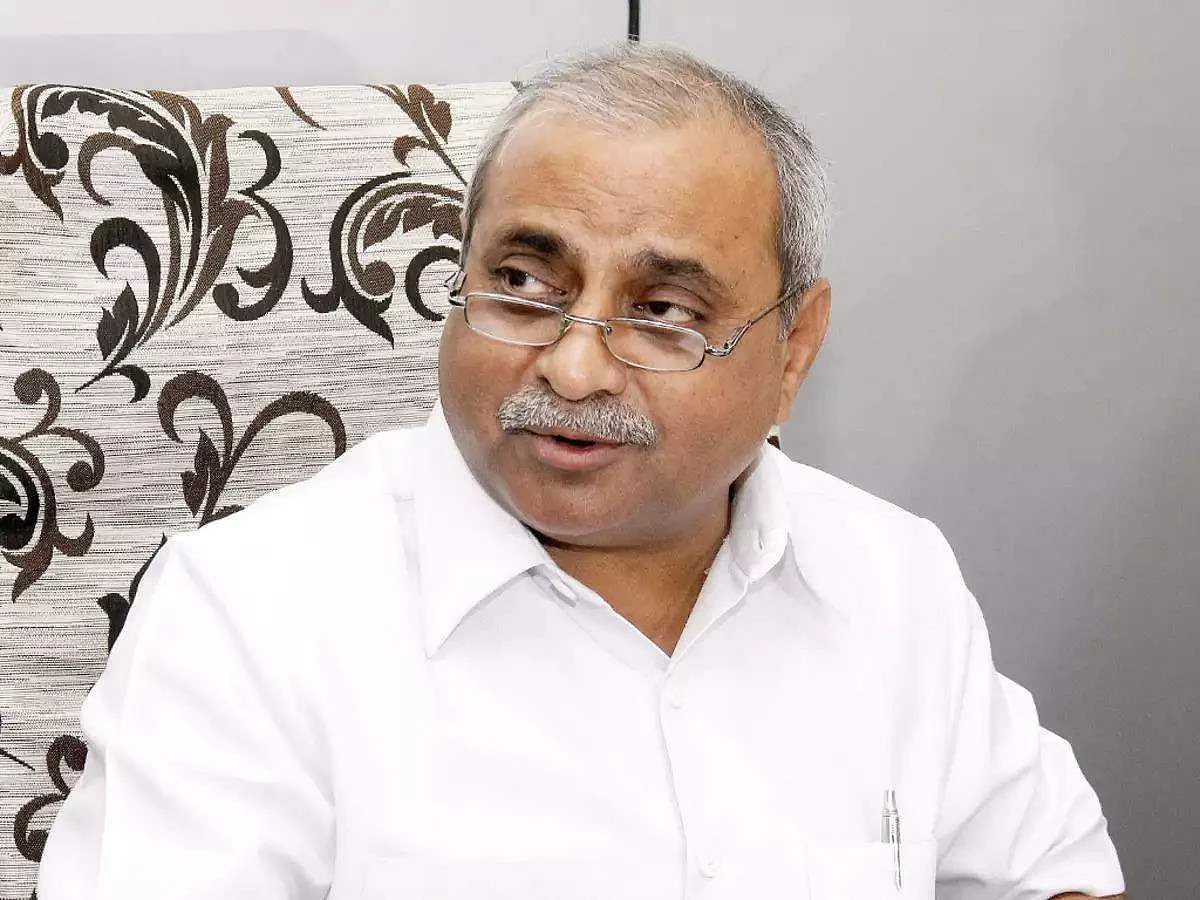 नहीं थम रही नितिन की नाराजगी की अटकलें, धुर मोदी विरोधी वाघेला से गुपचुप मुलाकात