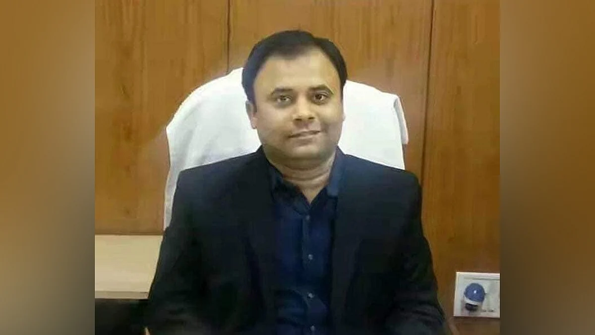 अधिकारी अनुराग चौधरी