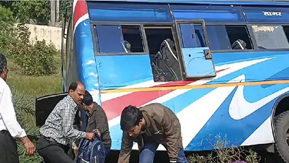 राजधानी में फिर एक हादसा : इंदौर से बारात लेकर भोपाल आ रही बस हुई दुर्घटनाग्रस्त