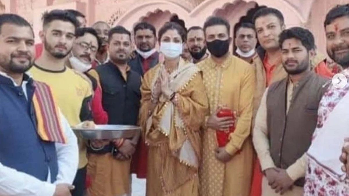 पति संग मां चामुंडा का आशीर्वाद लेने पहुंची शिल्पा शेट्टी