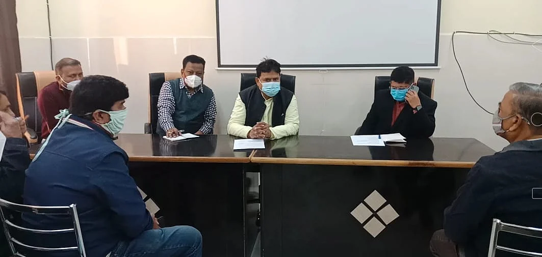 ऊर्जा मंत्री ने सीएमएचओ एवं सिविल अस्पताल हजीरा स्टाफ के साथ बैठक