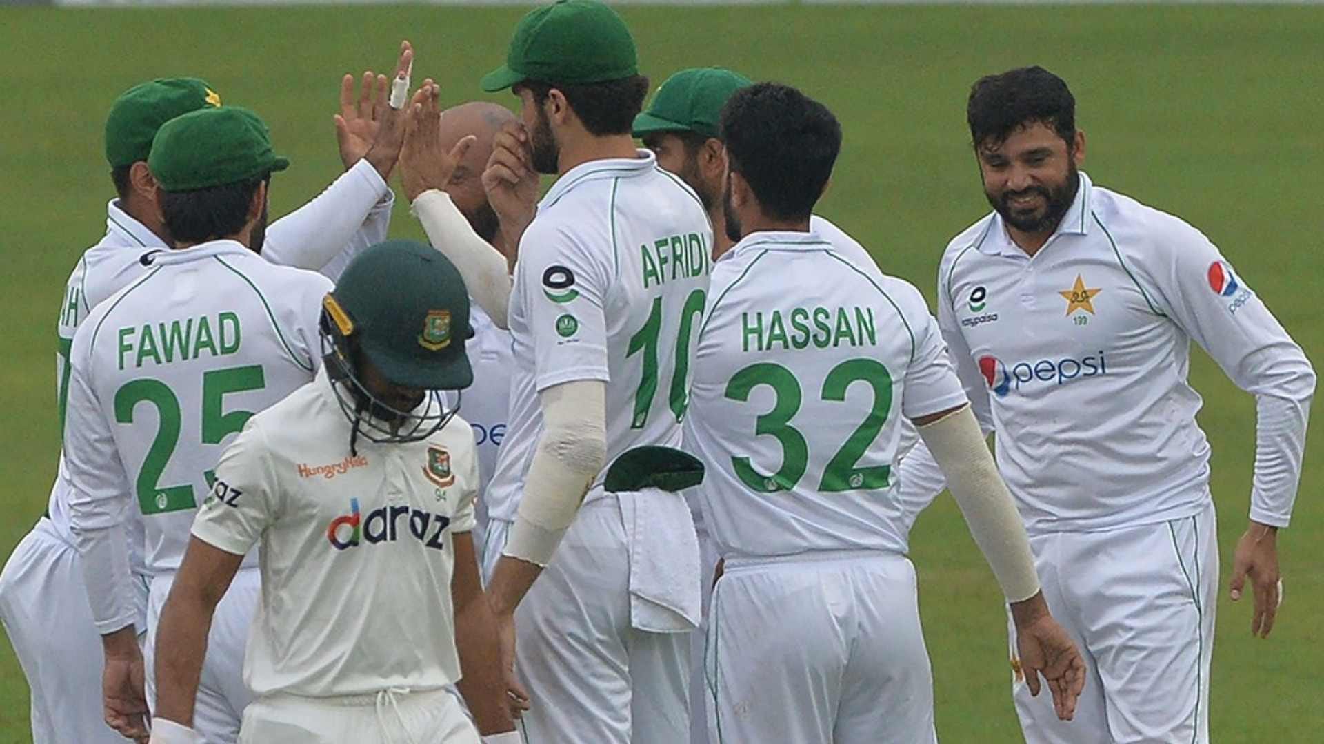 पाकिस्तान के खिलाफ बंगलादेश की पारी लड़खड़ाई