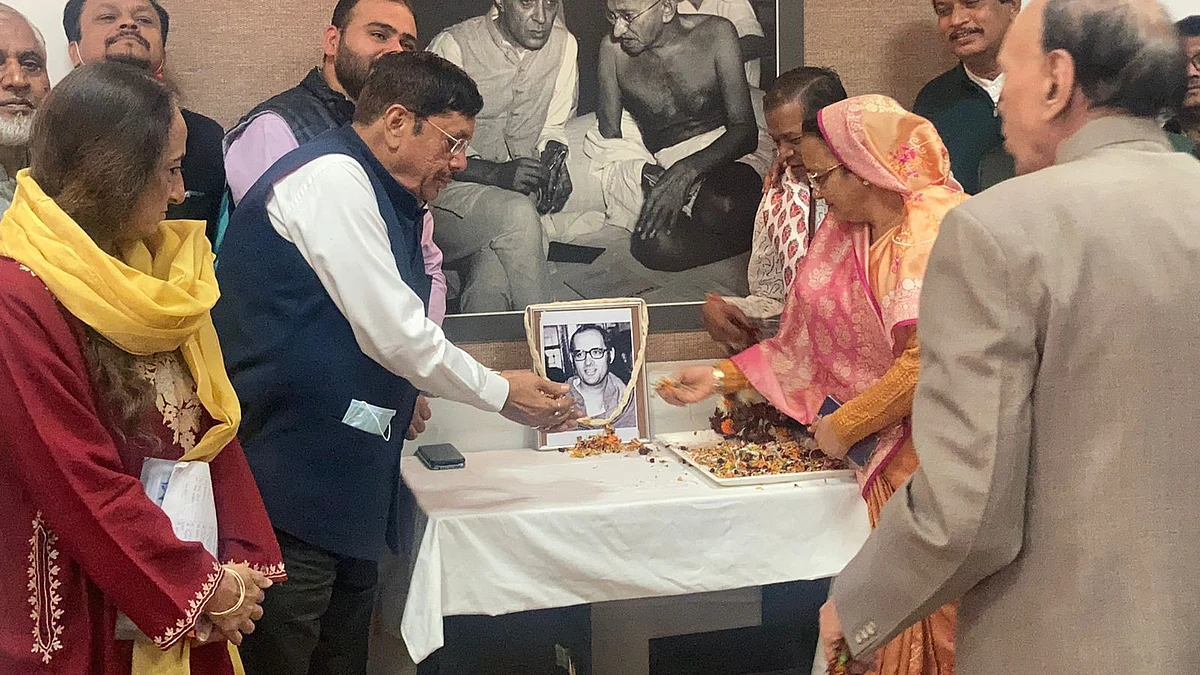 MP : आज कांग्रेस कार्यालय में संजय गांधी की जयंती पर श्रद्धा सुमन किए गए अर्पित