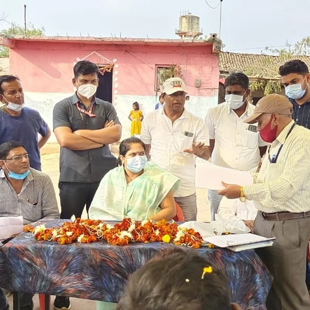 Nepanagar : विधायक ने पीएचई अफसर को फोन पर लगाई फटकार