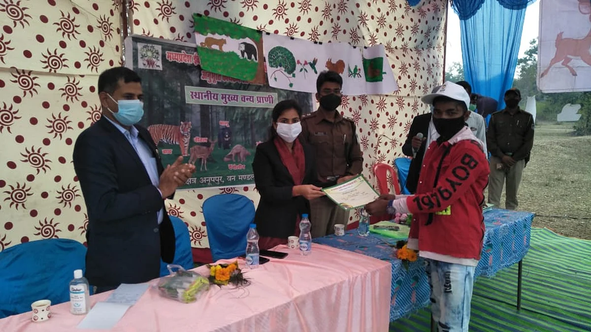 Anuppur : स्कूली बच्चों को पर्यावरण और प्रकृति संरक्षण के प्रति किया जागरूक