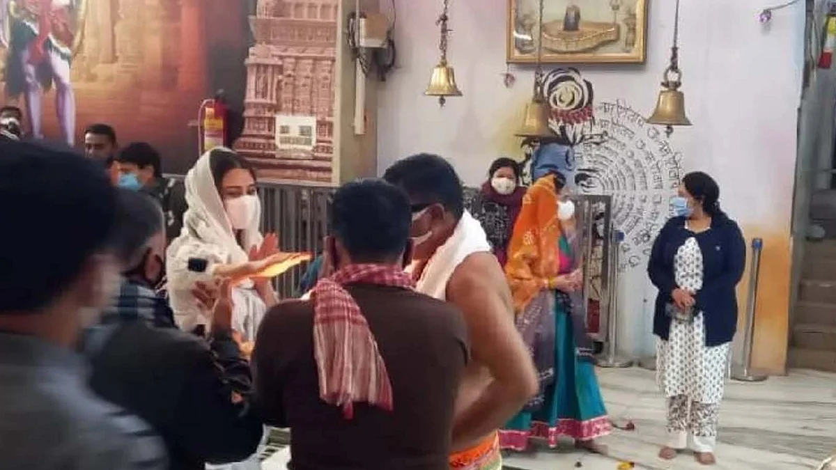सारा ने किए महाकाल के दर्शन