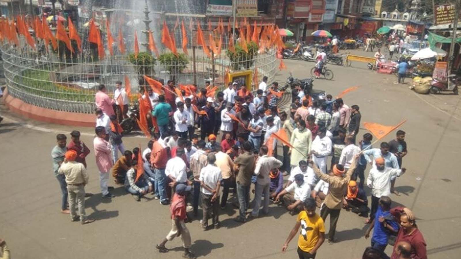 जबलपुर में भगवा झंडे का अपमान, कई हिंदू संगठनों ने किया विरोध