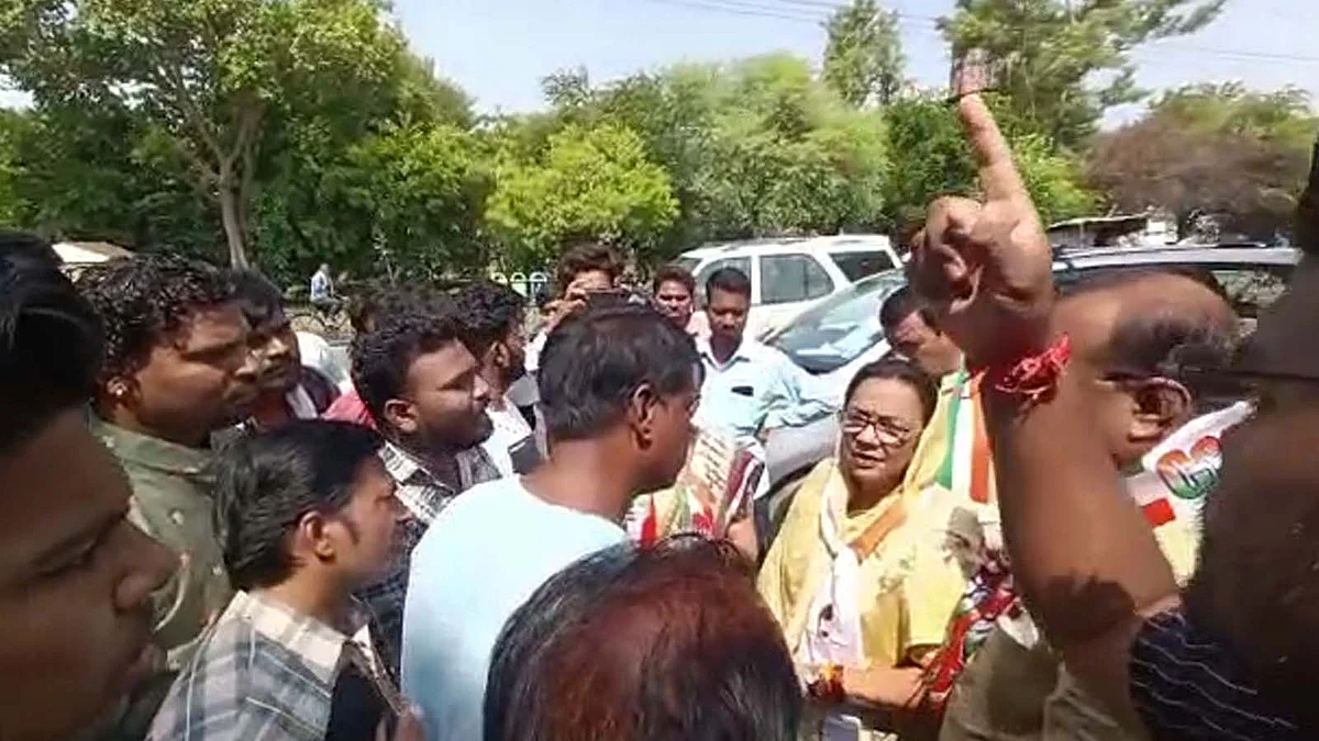 भोपाल महापौर कांग्रेस प्रत्याशी विभा पटेल का विरोध, झेलनी पड़ी लोगों की नाराजगी