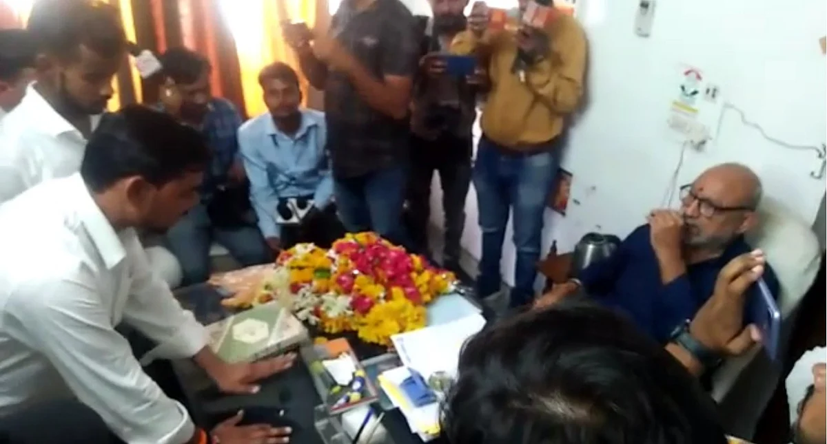 कांग्रेस दफ्तर पर हंगामा