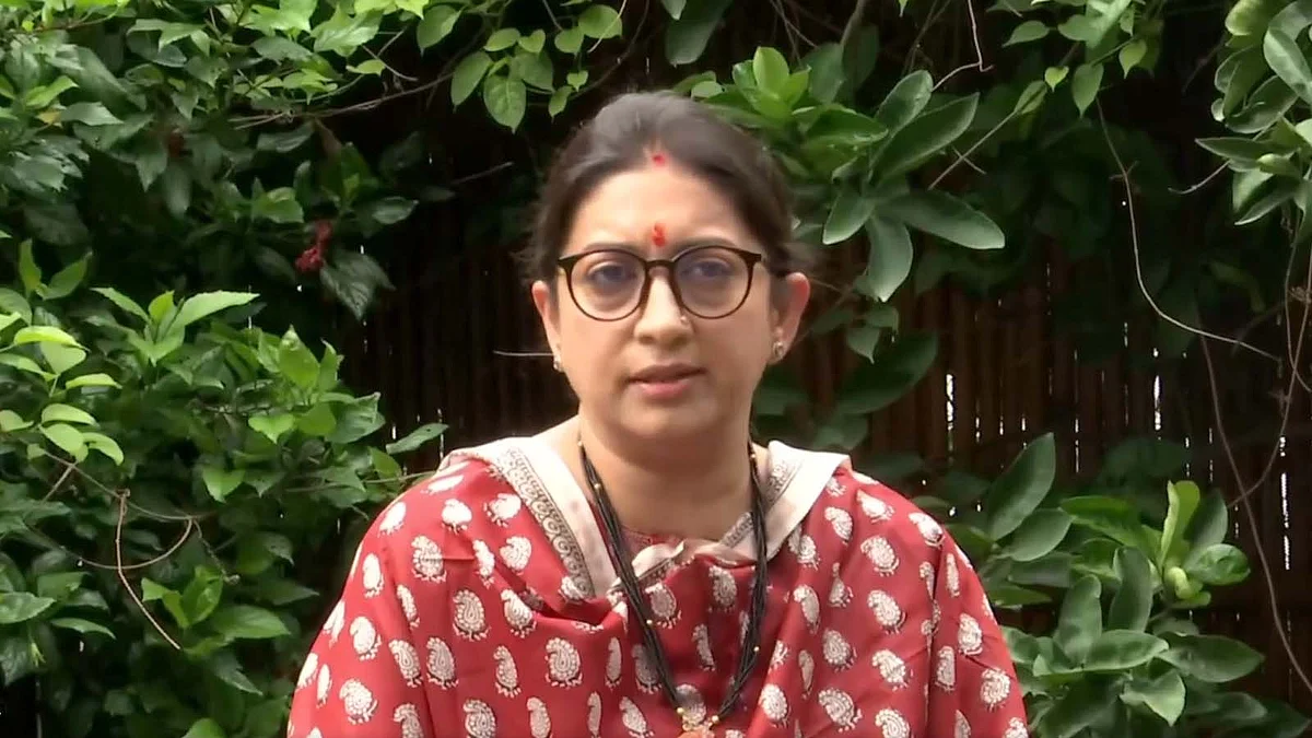 मुर्मू को राष्ट्र की पत्नी कहकर संबोधित करने पर भड़की ईरानी