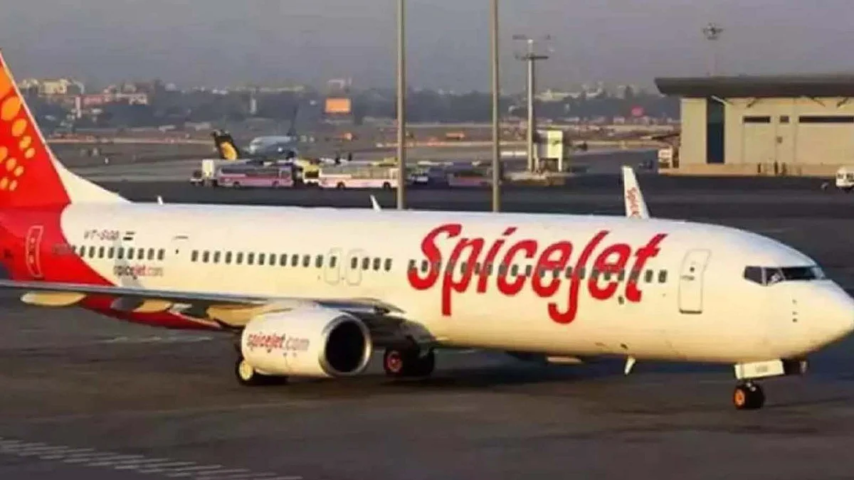 SpiceJet की फ्लाइट की फिर कराई गई इमरजेंसी लैंडिंग