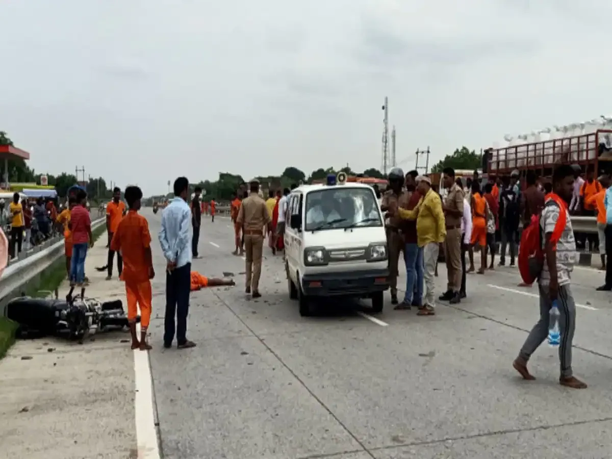 उत्तर प्रदेश के वाराणसी में सड़क हादसे में 3 कांवड़ियों की मौत
