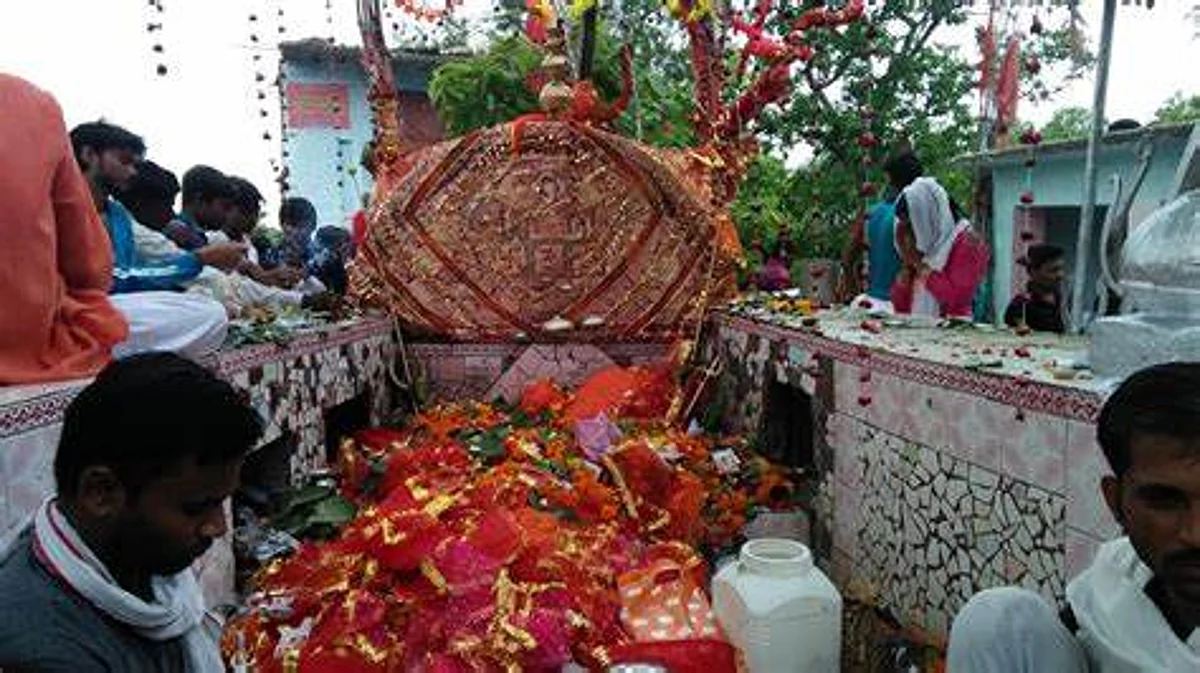पान नगरी महोबा में नागपंचमी की धूम