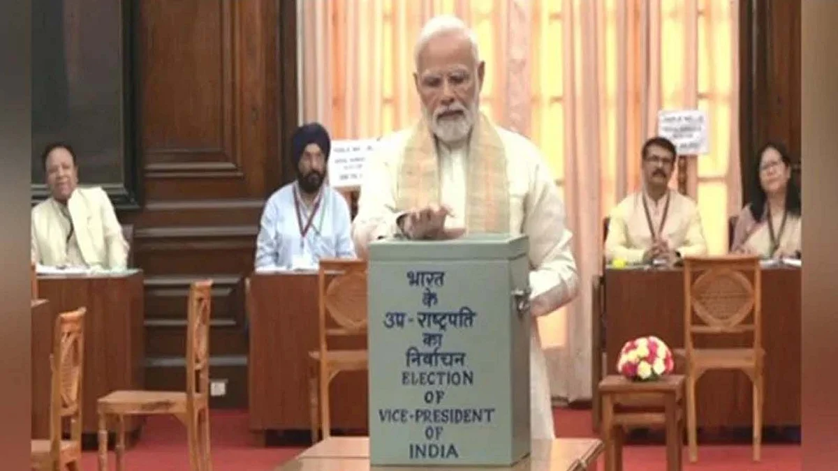 उपराष्ट्रपति पद के चुनाव के लिए मतदान शुरू