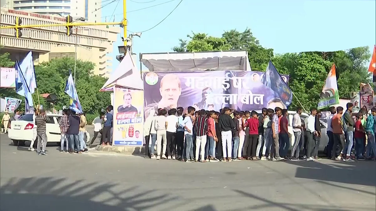 ‘महंगाई पर हल्ला बोल’ रैली