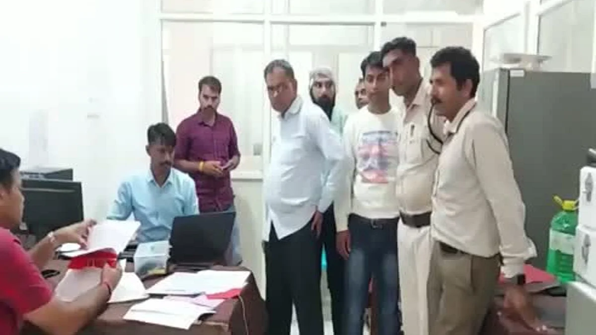 लोकायुक्त ने पदस्थ प्रधान आरक्षक को रिश्वत लेते धर-दबोचा