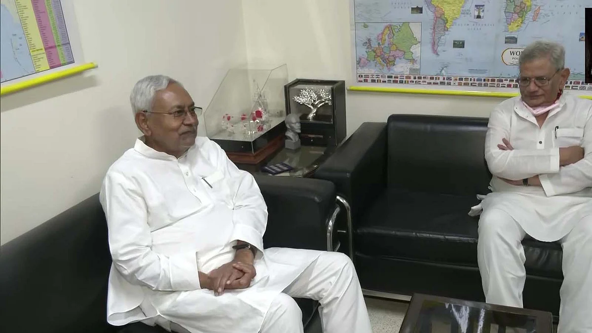 बिहार के CM नीतीश कुमार ने CPI-M नेता सीताराम येचुरी से की मुलाकात