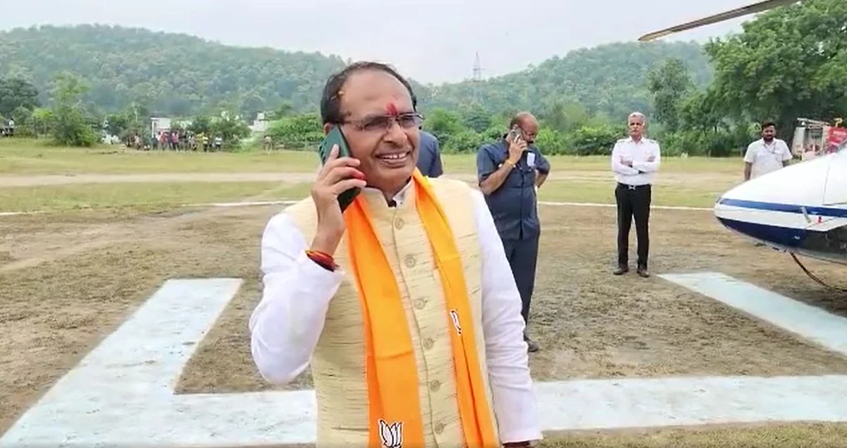 मुख्यमंत्री जन-सेवा अभियान शिविर को मोबाइल फोन से संबोधित किया